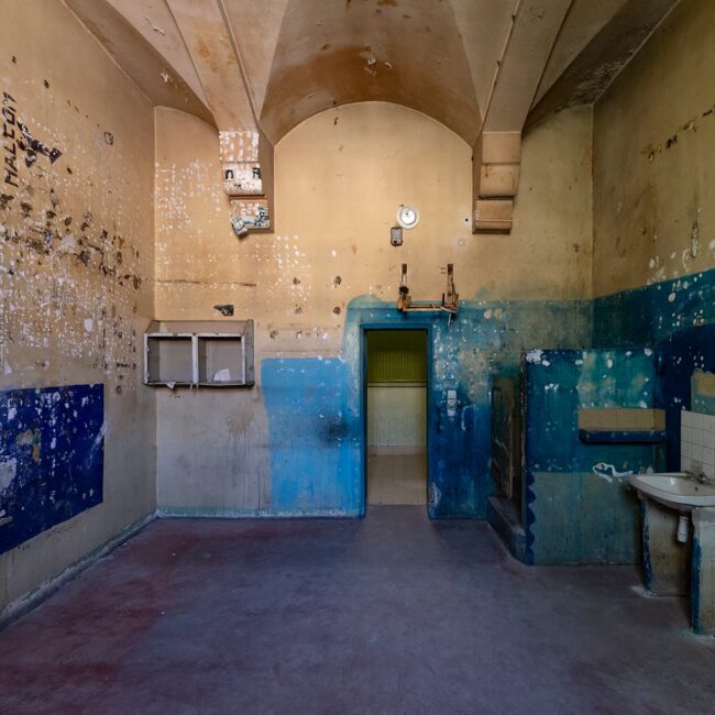 urbex-urban-exploration-avignon-prison-sainte-anne-carceral-cellule-140
