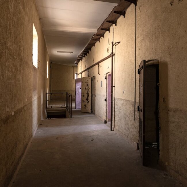 urbex-urban-exploration-avignon-prison-sainte-anne-carceral-couloir