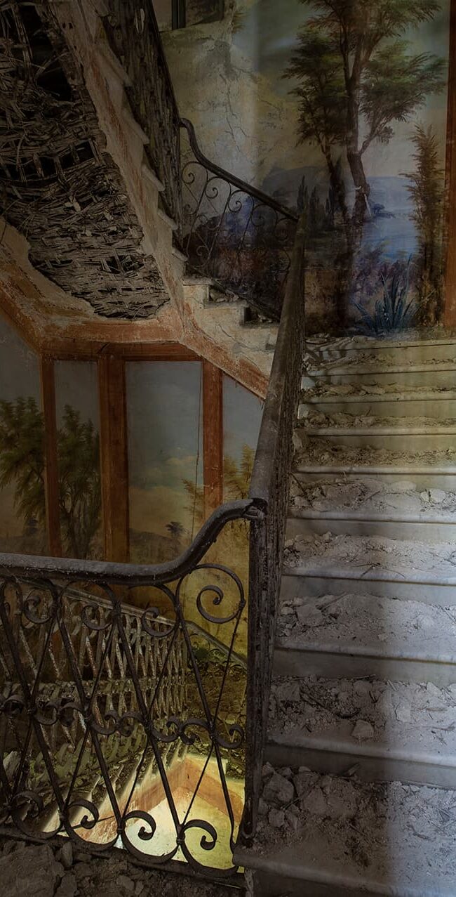 urbex-urban-exploration-italie-villa-escaliers-fresque